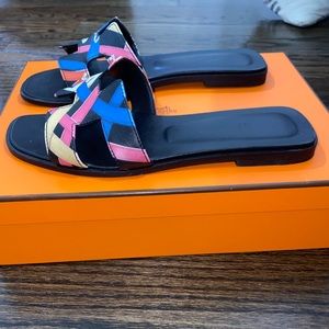 **SOLD**Hermes Oran Sandals in limited edition Cavalcadour Multicolor Noir 36.5